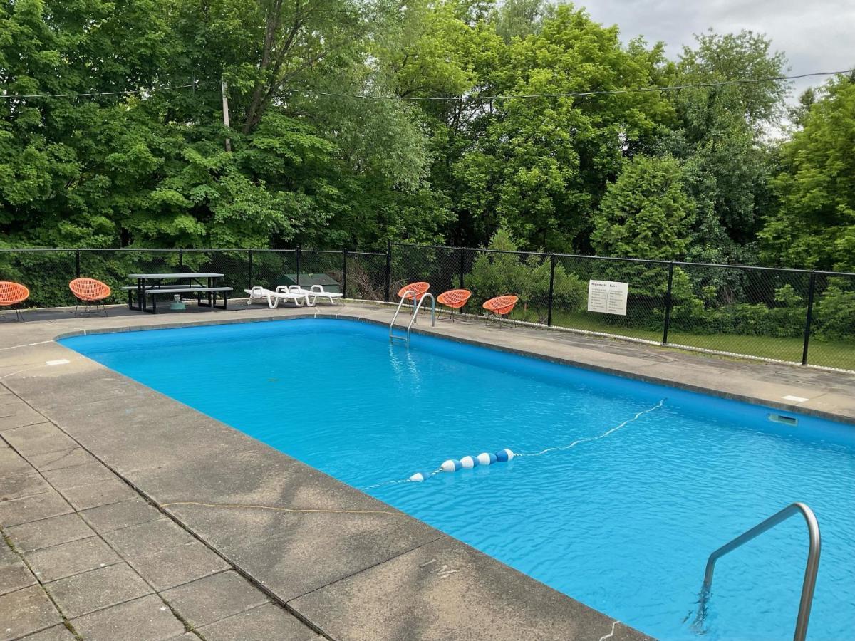 Motel & Hotel La Paysanne Sherbrooke Zewnętrze zdjęcie