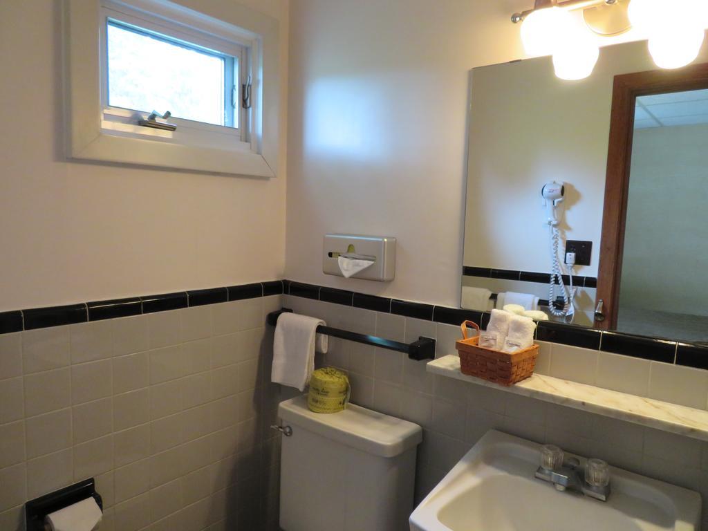 Motel & Hotel La Paysanne Sherbrooke Zewnętrze zdjęcie