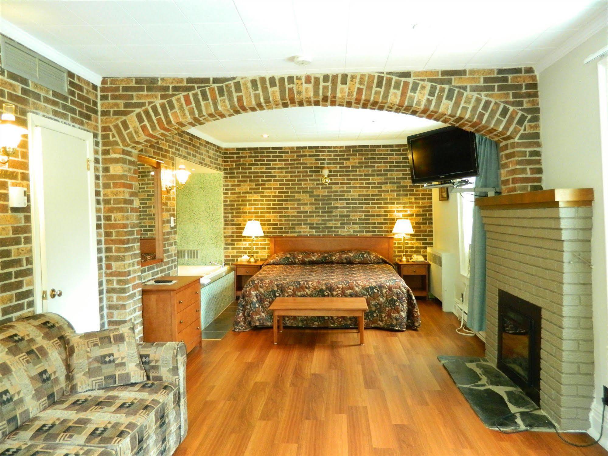 Motel & Hotel La Paysanne Sherbrooke Zewnętrze zdjęcie
