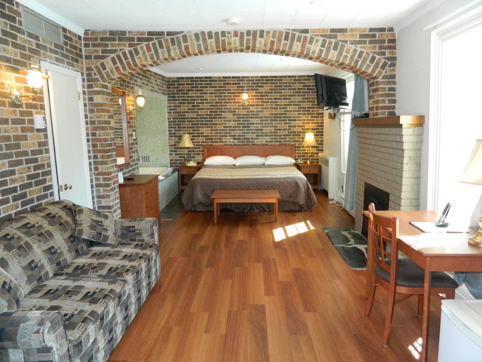 Motel & Hotel La Paysanne Sherbrooke Zewnętrze zdjęcie